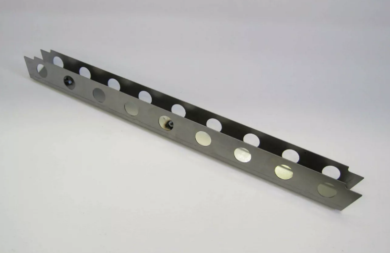 Festebjelke for motorplate Volvo 740 /940 - Bestillingsvare